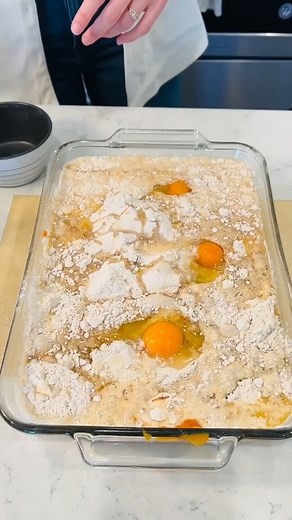 1.9M views · 10K reactions | easy one-pan dessert #easybaking #baking #yum | Charles Parks | Facebook