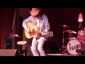 Dwight Yoakam's dance moves to Honkytonk Man