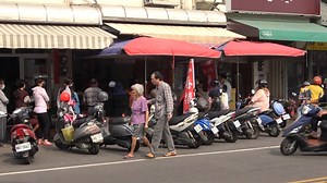 How to Make Spring Roll Skin潤餅皮製作 (Taiwanese Traditional Spring Roll Wrappers) | 94愛七桃 | Facebook