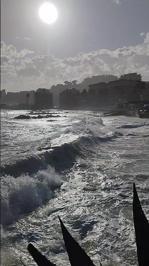 Spettacolare Mareggiata #mareggiata #mare #genova #beach #sun #liguria #waves