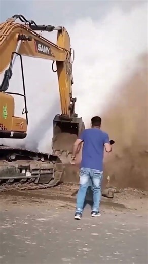 Daily Safety Fails🤯This is WHY You Must Keep Unauthorized People Out of Construction Sites😳#fails