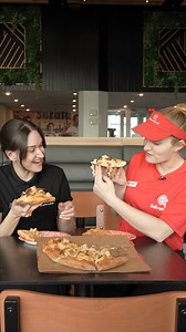 PIZZA MAC & CHEESE - Taste Test 🧀🔥On l’a goûtée et c’est un véritable délice ! 🤩 En collaboration avec Topla , cette pizza fondante et décadente arrive sur le menu dès mardi prochain. 🤤 #pizzasalvatoré #entrepreneuriat #québec #montréal #pourtoii #pizzalover #pourtoi #tag #viralreels #viralvideos #news #nouveauté #nouveauproduit #topla #découvrir | Pizza Salvatoré