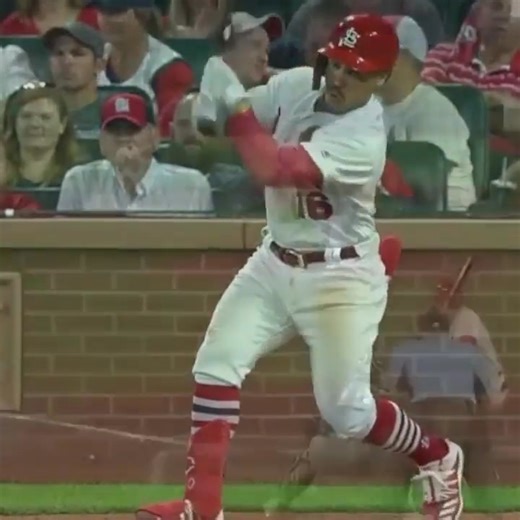 Great example for why having a deep barrel turn is key to getting on plane early. Wong was late on this pitch, but he was able to still hit a low line drive that dropped into left. Getting on plane early allows you to still square up the ball even when you’re late. If he pushed his hands to this pitch there’s no way he’d have been able to get the sweet spot on the ball. | The Hitting Vault