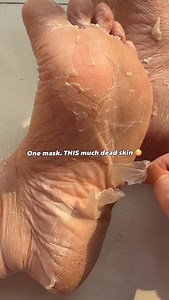 Comment “peel”🔗💌 Soft, smooth, baby feet loading… 🤍 Tried the Korean Foot Peeling & Exfoliating Mask by @luxaderme for the first time and I genuinely didn’t expect it to be this satisfying. I’ve always struggled with dry feet and stubborn hard skin, especially after long days. This foot peeling mask gently exfoliates dead skin, helps remove dry patches & hard calluses, and leaves your feet feeling baby soft over the next few days. What I liked most is that it’s mess-free and super easy to use