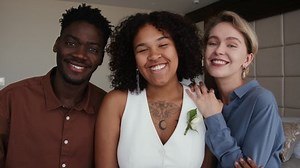 Moderne afroamerikanische Braut und zwei ethnisch: Stockvideos & Filmmaterial (100 % lizenzfrei) 1096805013 | Shutterstock