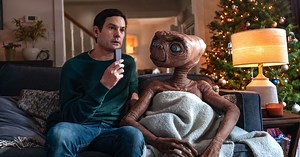 E.T.とエリオット少年が37年ぶりに再会！感動的な“続編”が公開｜シネマトゥデイ