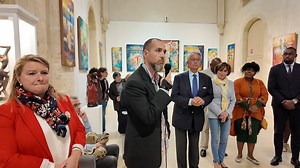 👉🖼🇭🇹Retour en vidéo sur le vernissage de l’exposition « Imaginaire d’Haïti », à Saint-Pierre des Minimes. 👉🖼🇭🇹Pour la première fois à Compiègne, découvrez l'âme d'Haïti et plongez dans les univers imaginaires de ses peintres et sculpteurs, authentiques créateurs d'histoires et d'émotions. 👉🖼🇭🇹Véritable bouffée d'air, de couleurs et de sens, les artistes haïtiens nous entraînent dans un voyage sensoriel et fraternel, riche de messages d'espoir où humains, nature et croyances de tous e