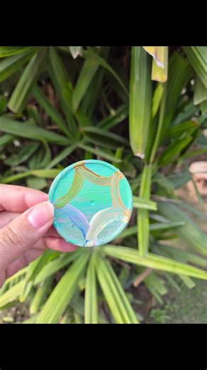 Peeling the paint off the lid #tiktok#art#color#painting #satisfying