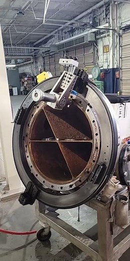 The Unique Design of Clamshell Lathes: A Field Machinist's Dream Machine