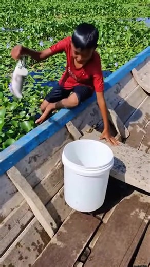This Kid's Fishing Method Is INSANE! 🤯 (AI) | Panda Curioso