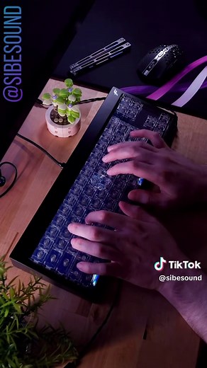 Finalmouse Centerpiece Pro: INTERACTIVE Keyboard skins are the FUTURE! Enjoy this demo and sound test 👍 Key legends can be toggled and set to different languages!! Follow and subscribe on YouTube for more! #finalmouse #gamingkeyboard #techtok #halleffect #pcgaming