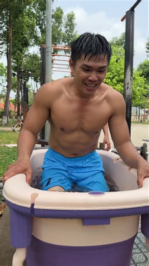 7.1M views · 17K reactions | Ngâm Nước Đá略略 Anh Trắng đã trải nghiệm...