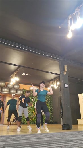 ##dingdonglinedance #linedancer #cantiksehat #linedancing #keringatsehat #olahragasehat #lagudansaviral #nttpride🏝🔥 #fypシ゚viral #