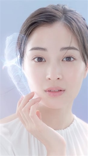 ｄプログラム on Instagram: "【本日発売】使ってみたいと思った方は「✨」の絵文字をコメントしてください。 進化した高機能土台化粧水と乳液が発売しました。 角層バリアを整え、みずから、満ちてゆく 何度でも触れたくなる、「なめらか美肌」へ。 ご自身も敏感肌である #広瀬すず さんの新CMもお見逃しなく。 ◾️敏感肌の方の悩みに合わせて、選べる3つのシリーズ。 ・乾燥ケア＋肌荒れ予防「モイストケア」 ・エイジングケア＋美白「バイタライジング&クリア」 ・毛穴の目立ち＋ニキビ予防「バランス&アクネケア」 ご自身の肌悩みに合わせてお試しください。 ※エイジングケアとは、年齢に応じたうるおいによるお手入れケア。 ※美白とは、メラニンの生成を抑え、シミ・ソバカスを防ぐこと。 * * * 【薬用 敏感肌用化粧水】 ｄ プログラム モイストケア ローション ＥＸ（医薬部外品） 125mL/3,300円（税込） ｄ プログラム バイタライジング＆クリア ローション ＥＸ（医薬部外品） 125mL/4,180円（税込） ｄ プログラム バランス＆アクネケア ローション ＥＸ（医薬部外品） 12