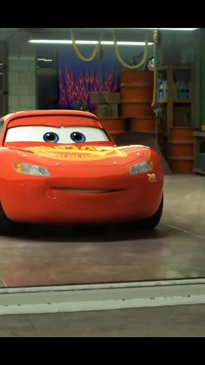 Rust-Eze Racing Center - Lightning McQueen and the Dragon Squad