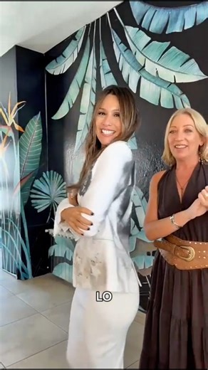 “SI, @pampitaoficial TAMBIEN USA ARTE "🎨🔥 Porque el arte no solo decora… transforma, inspira, viste. Mi arte ahora tiene cuerpo, movimiento y estilo. Gracias Caro por confiar en mi creación y llevar mi arte con tanta luz 💫 Cuando el arte se viste, pasa esto. 🎨✨ El arte no tiene límites — ni marco, ni pared. #ArteQueSeUsa #ModaConIdentidad #HechoEnArgentina #ArteConIdentidad #ArtistaArgentina #ModaConAlma”#ArteQueSeVive #ModaConIdentidad #HechoConAmor #aratapinturas #artstudiopaulaarata #lien