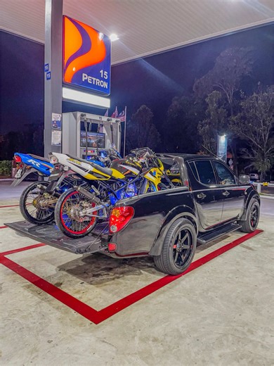 💙💛✨#apbikecaredetailing #ajul_paintstore #homebasedetailing #kawasakininja #foryoupagе