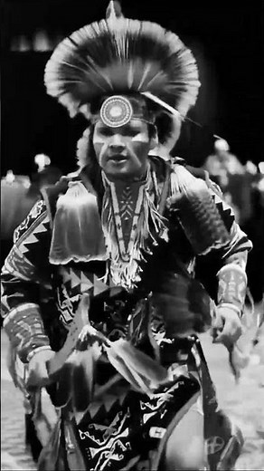 Traditional Native American Powwow Dance in Full Regalia #indigenous #powwow #nativeamerican