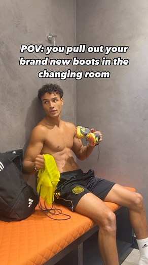 Levi Michael | Pro Footballer | Content Creator | I can’t explain it but who else gets embarrassed, everybody got to take a look at them first 😅 | Instagram