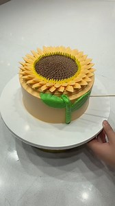 1.7M views · 10K reactions | Sunflower Cake | Easy Cakes | Facebook