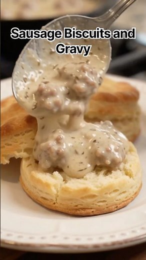 The Secret to Thick & Creamy Southern Sausage Gravy! 🥞🔥