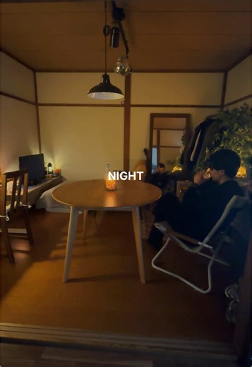 他投稿はこちら👉 @ryu_s_living ちょっと動画ではうまく伝わってないけど たまにこんな雰囲気も良いよね👏 ライティング楽しい😊 #暮らしの記録 #暮らしを楽しむ #インテリア #湘南暮らし#interior#部屋作り #homedecor