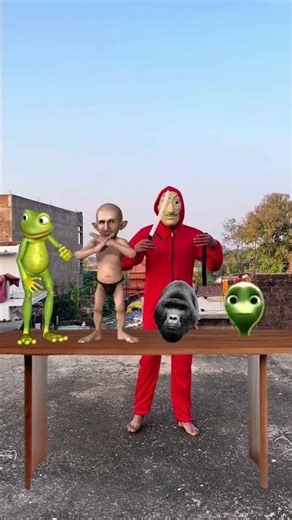 Funny alien heads on table 🤪#youtubeshorts #shorts