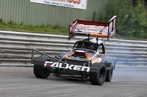 Britain’s new Le Mans hero tries a BriSCA F1 stock car