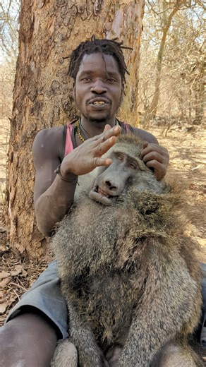successfully hunting a big baboon #africa #traditional