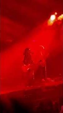 Lenny Kravitz - American Woman #lennykravitz #AmericanWoman #popmusic #liveconcert #livemusic 2026