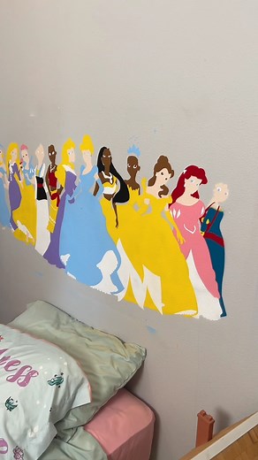 Dad paints Princesses over kid's bed! 😍 | Flom Prank Bank