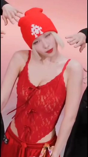 2.2K views · 95 reactions | #MOMO #모모 #KPOP #IDOL  栗栗 The simpleness of her beauty, makes her more attractive. 李李 | All Star | Facebook