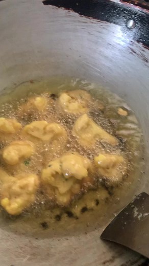 Deep-Frying Crispy Snacks: A Close-Up Cooking Video