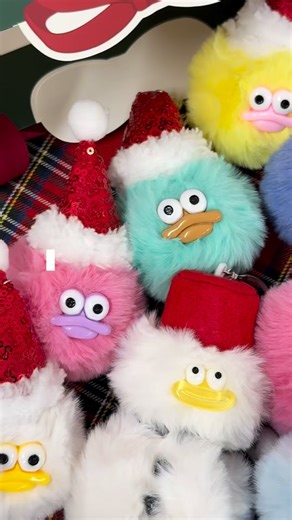 ⬆️[ショップを見る]から〝クリスマスモンスターキーホルダー〟をチェック！⬆️ 見逃さないように〈保存〉しておいてね！！ 大人気の モンスターキーホルダーシリーズから今年もクリスマスVer.が登場🎅 おそろいでカバンに付けたり、クリスマスツリーのオーナメントにしたり モンスターたちとクリスマスを楽しんでね♪ ---------- □メリクリサンタモンスターぬいぐるみキーホルダー ¥550 tax in 🔎LG25AW11-G0183 カラー:ブルー/グリーンソノタ/ピンク/イエロー/ホワイト □BIG雪だるまモンスターぬいぐるみキーホルダー ¥770tax in 🔎LG25AW11-G0182 カラー:ブルー/ピンク/ホワイト/柄1/柄2 ※WEGO ONLINE STORE/その他ONLINE STOREでの検索、店舗へのお問い合わせの際は 商品名、品番をご利用ください。 ---------- #WEGO #ウィゴー #WEGO_OOTD #プレゼント #ギフト #キーホルダー #モンスター #モンスターキーホルダー #おそろ #クリスマス #オーナメント | WEGO（ウィゴ