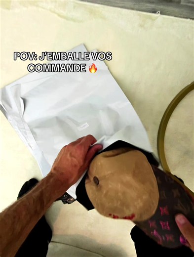 Vinted disponible — casquette et sacoche disponibles