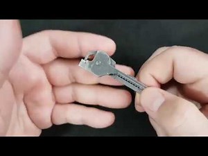 Swiss+Tech Utili-Key a escena: un gadget que se integra perfectamente con las llaves.