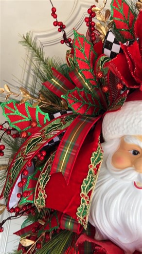 We don’t just show it, we teach it. We have Step-by-step wreath making tutorials to create designs like this live in the Creative Vault. Drop design school in the comments to learn how to get in! | DecoExchange