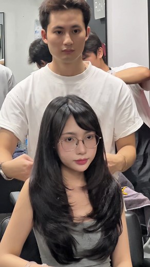 Mái side bangs cắt layer butterfly ạ #salonquan4 #rubikhairstudio #tocdepquan4 #layerbutterfly #máisidebangs
