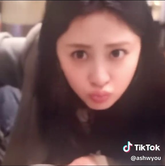 Yunjin's Shock Face Moments Explained