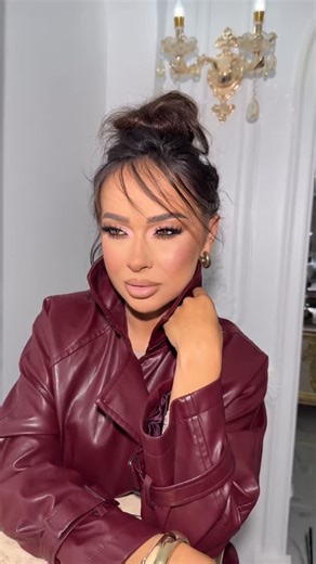 Vlăduța Lupău on Instagram: "Iubesc cântecul nou! Intrați pe youtube să-l ascultați și să-l puneți pe repet! Dacă iubiți! ❤️ “Dumnezeu nu unește, inimi din întâmplare” • Vlăduța Lupău și Adrian Minune Make-up by @evy.e.evy ✨"