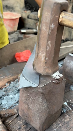 58K views · 2.4K reactions | This is part of the process of making a multi-purpose farming tool. Watch how the blacksmith skillfully shapes and cuts the tip of the steel with precision and strength. ⚒️ #metalcutting #blacksmith #forgingsteel #handmadetools #craftsmanship #metalwork #fypviralシ #handmade #pandaibesi | Rizaldi | Facebook