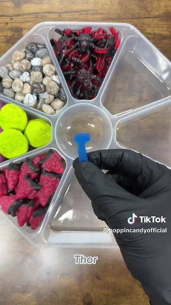 Replying to @𖤍ℳ𝓐ℛ𝓥𝓔ℒ ~𝓁ℴ𝓀𝒾 𖤍 Marvel Platter🕷️🇺🇸 #marvel #spiderman #candy