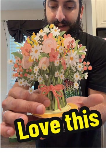 Unique Pop-Up Bouquet Valentine’s Day Card Idea
