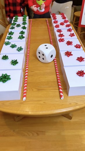 Christmas Family Dice Roll Game 🎁 Kids, Dad, adn family play diy dice roll party game with Christmas bows and candy. Perfect game for family Christmas gatherings. Funny challenge to play at the holidays with friends and family. | Peter B