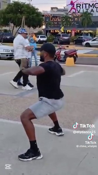 cada viernes es una locura con la gente de @Ritmo-Vital PLC ven y vive la experiencia #baile #dancechallenge #gosadera🤣💯😝🎶 #fitness