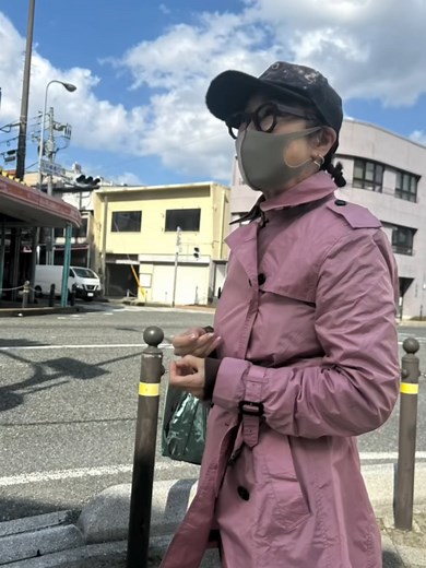 ユーミンの休日in 鳥取。 クラウドファンディングで、鳥取に小さな映画館が4/3にオープンしたというニュースを見つけたので、桜並木を歩きながら行ってきました。 Iターン移住者の皆さんが作られたそうです。 新しいコミュニティの場所になるように。という願いで作られた事もあり、良かったら映画の終わりには来場された皆さんでお話ししてくださいね。という事だったので、ユーミンもおしゃべりしてきました笑 心温まる映画館で、作品の余韻と共に人のぬくもりまで感じられる、素敵な場所でした。 「遠い場所から応援してます！」と、ユーミン。 お休み満喫。 #シネマドア マネージャーK子