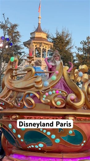 Disneyland Paris Xmas Parade - Disney Princesses