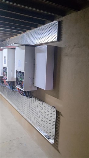 Busy with a Monster installation 500kw off grid system for a factory. Contack Aha Power solutions today for your business, farm or factory | AHA POWER Solutions