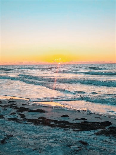 And thankfully it does look like this everyday... 5 minutes away. island time and the real reset button. Wish I had someone to experience this with. #islandlife #beach #Love #paradise #sunsets