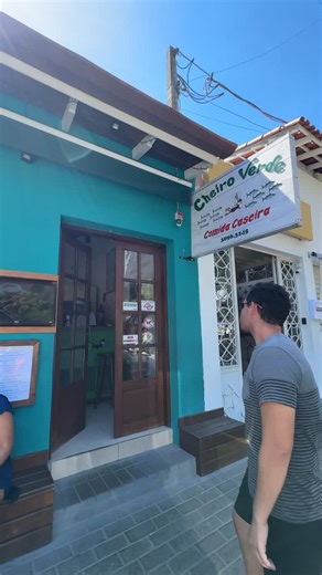 Ilhabela SP on Instagram: "O Restaurante @cheiroverdeilha é um dos mais tradicionais da ilha. Desde 1990 conquistando moradores e turistas com comida caseira, pratos bem servidos, atendimento excepcional e aquele valor que cabe no bolso. Centro Histórico - Rua da Padroeira, 109 📍 ✅ Pratos executivos todos os dias ✅ Comida saborosa e bem feita ✅ Atendimento rápido e diferenciado ✅ Ótimo custo-benefício para almoço e jantar ✅ Ambiente acolhedor e familiar Meu pedido favorito é o peixe com molho d